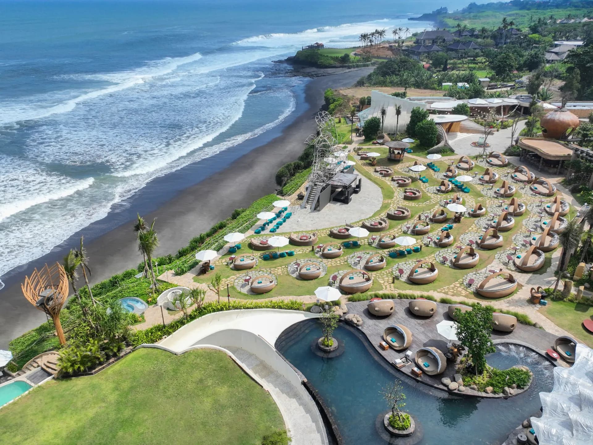 Luna Beach Club