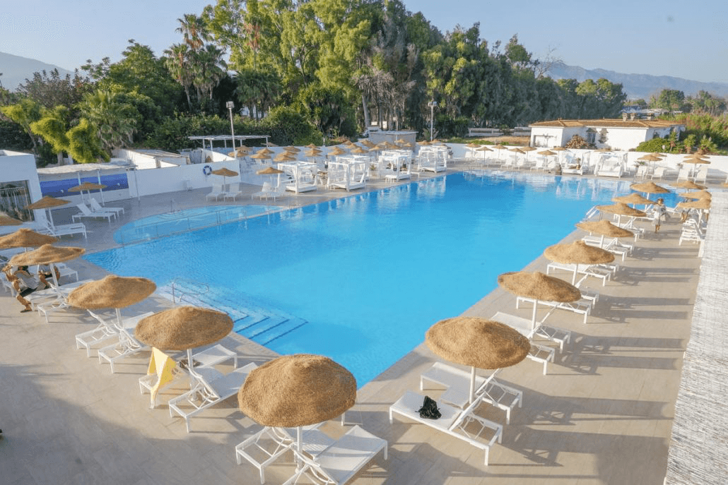 El Ancla Restaurante & Beach Club - Photo 4