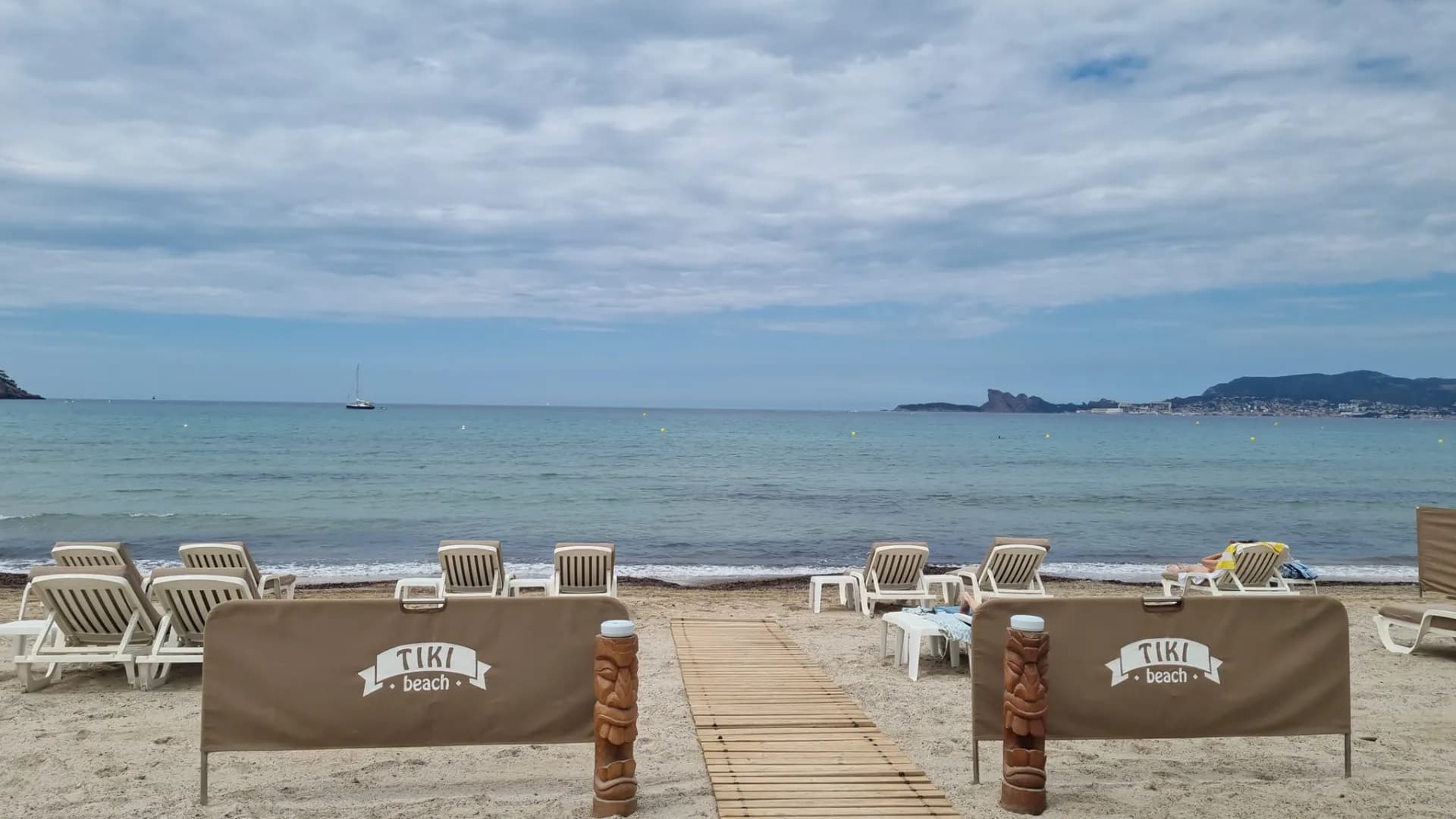 Tiki Beach - Photo 2