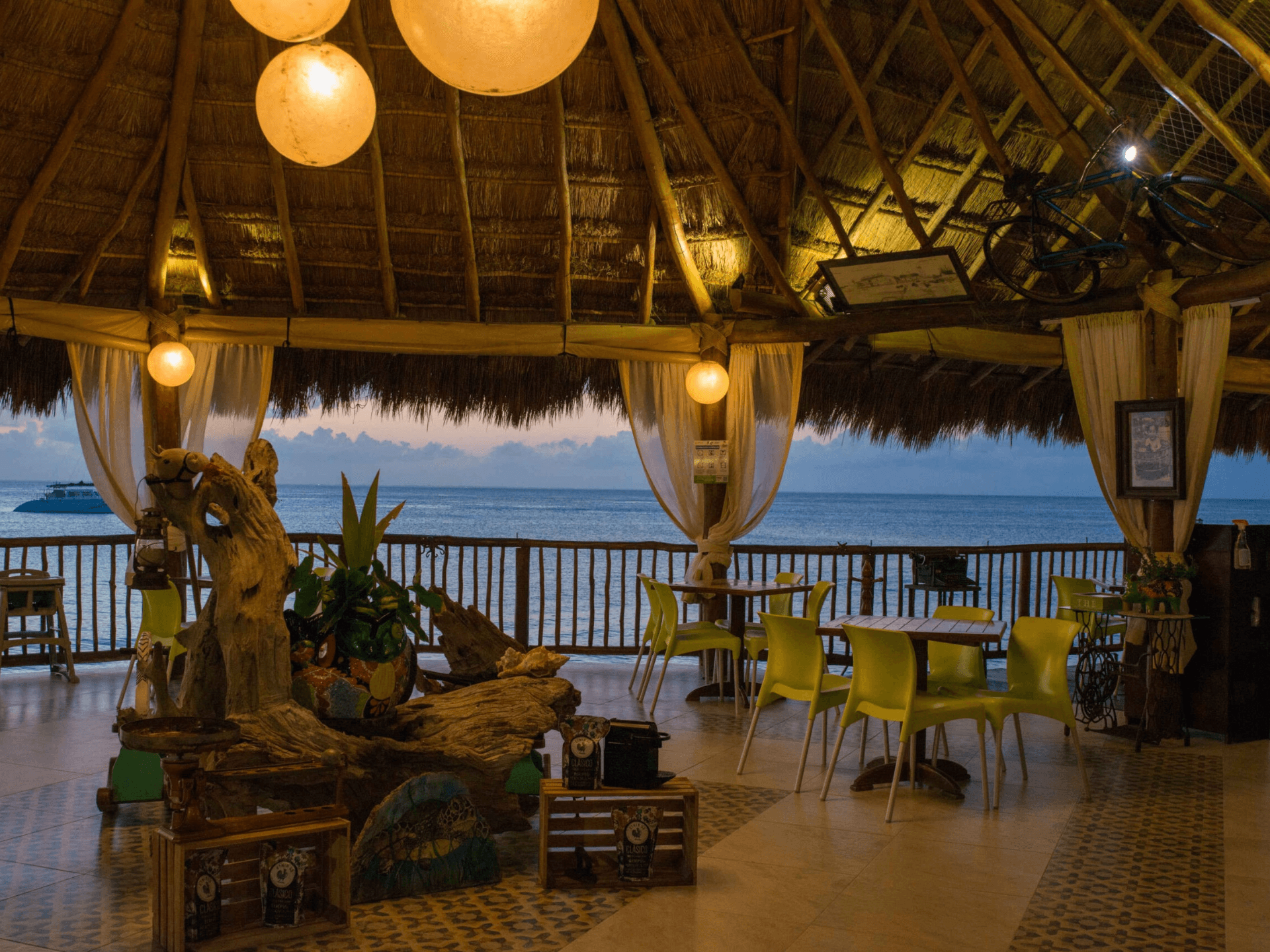 La Monina Restaurante & Beach Club