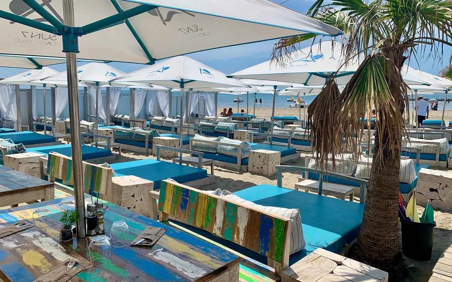 Sun 7 Beach